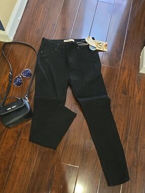 Straight Leg Black Jeans for Women - Skinny Jean For Everyday Fit